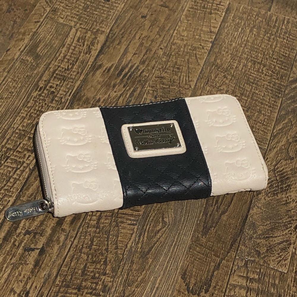 Loungefly Hello Kitty wallet